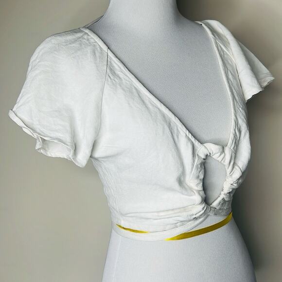 Ajaie Alaie White Linen Wrap Crop Top - Picture 2 of 6